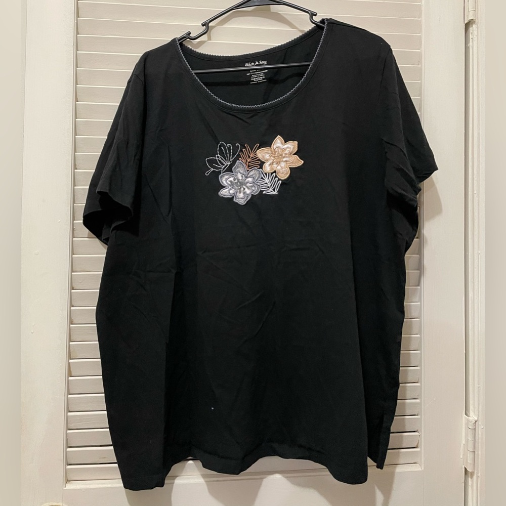 EUC White Stag’s Short Sleeve Black Women’s Tee